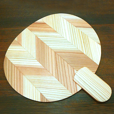 木のミニうちわ　840円